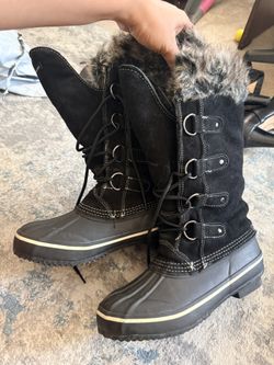 Snow boots size 8