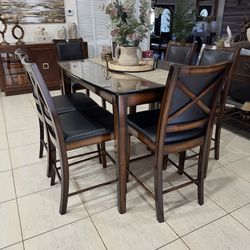 Juego De Comedor De 6  Sillas En Muy Buenas Condiciones $350.00