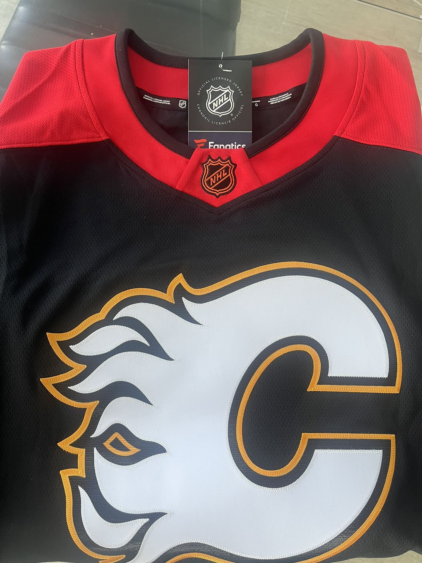 Mens Large Matthew Tkachuk Calgary Flames retro Hockey Jersey