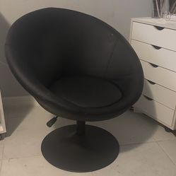 Round Swivel Chair