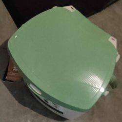 Small compost container