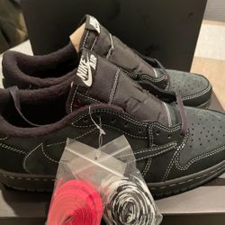 Travis scott jordan 1 low  Black Phantom (Size 10)