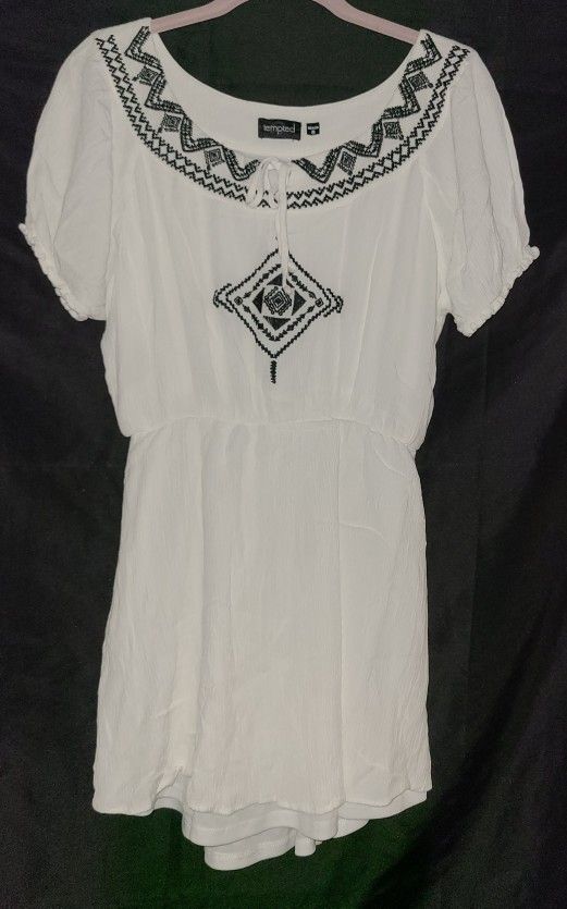 Tempted White Embroidered Dress Size S
