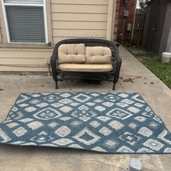 Wicker loveseat & Rug
