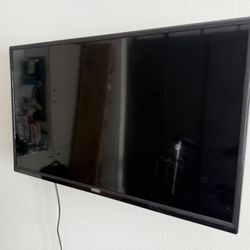 Vizio 32" Tv with Swivel Wall Mount