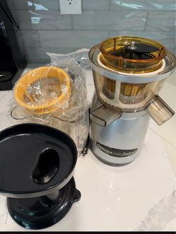 Omega Fruit and Vegetable Juicer