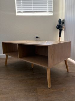 Coffee table center piece