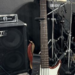Peavey Milestone Bass