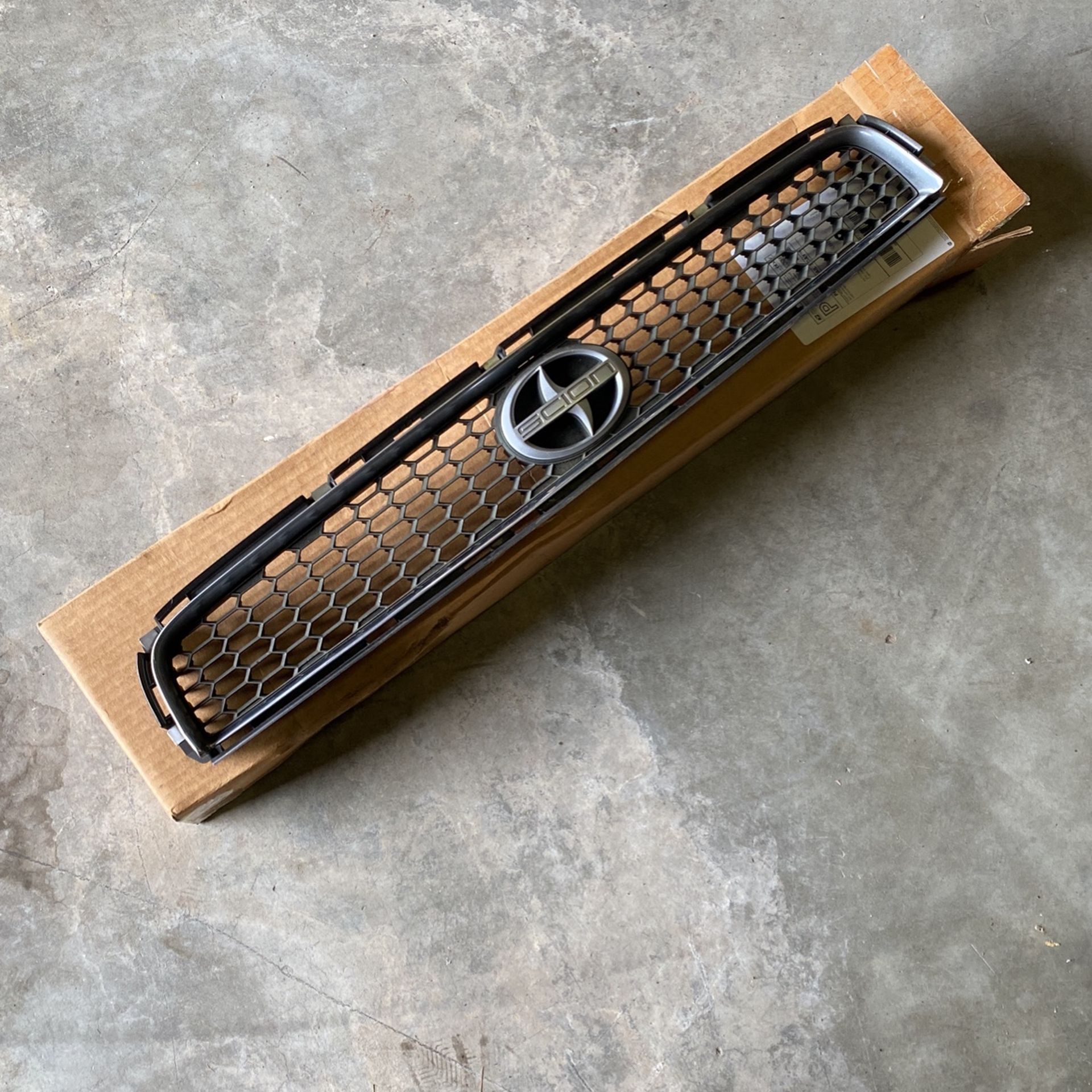 05-10 OEM Scion TC Grill With Emblem