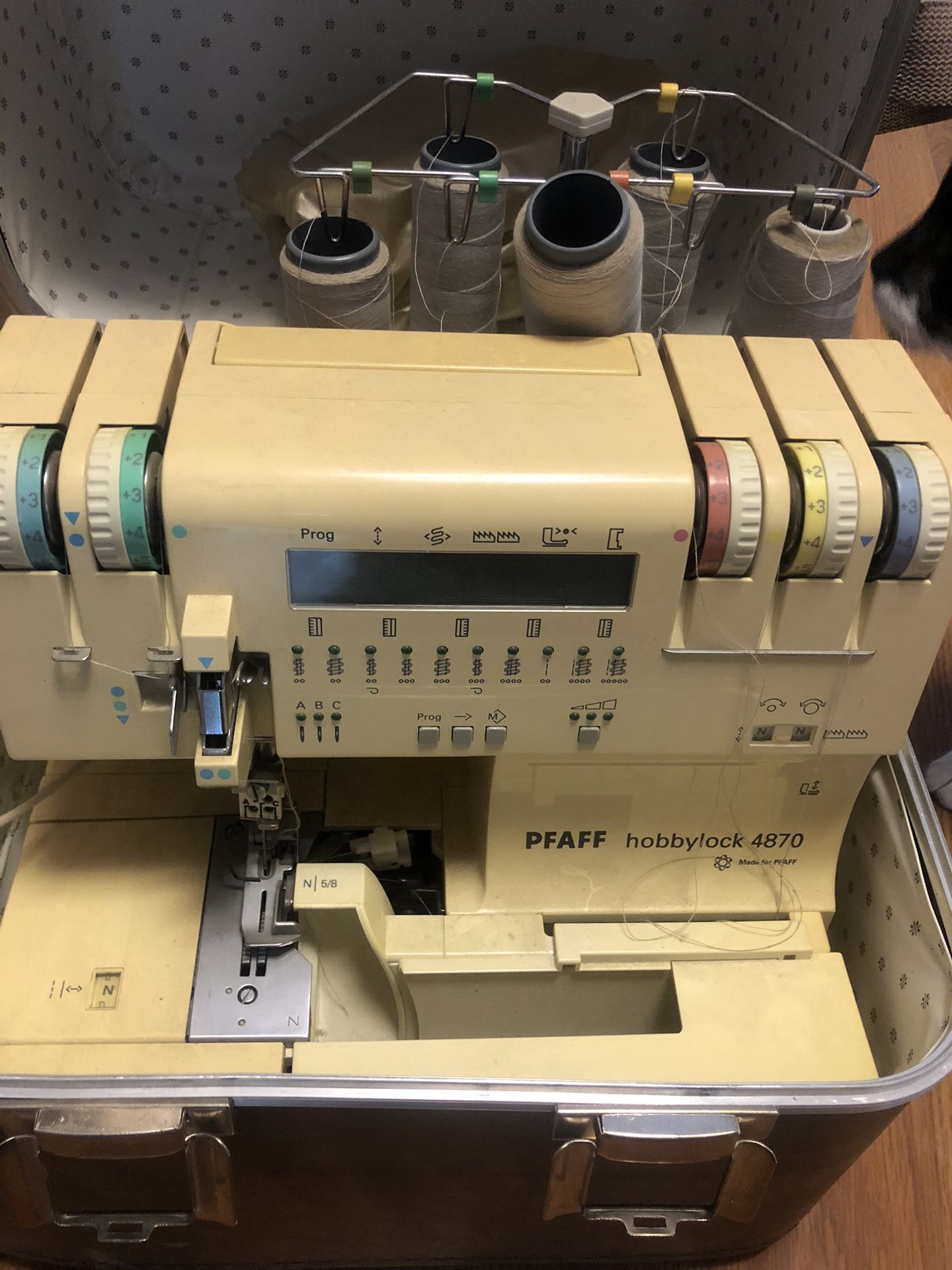 Serger - PFAFF Hobbylock 4870