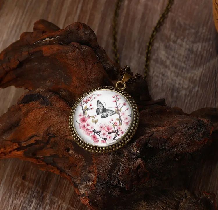 NOSTALGIC & DELICATE BUTTERFLY N FLOWERS NECKLACE