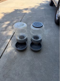 Large dog food and water dispenser