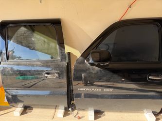 CADILLAC ESCALADE EXT DOORS 2002/2004