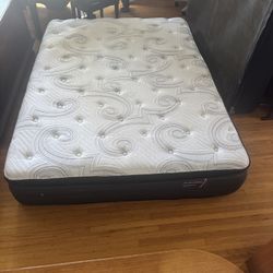 Queen Mattress + Box Spring + Metal Frame – Excellent Condition!