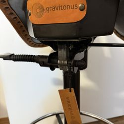 Gravitonus Split Saddle Chair 