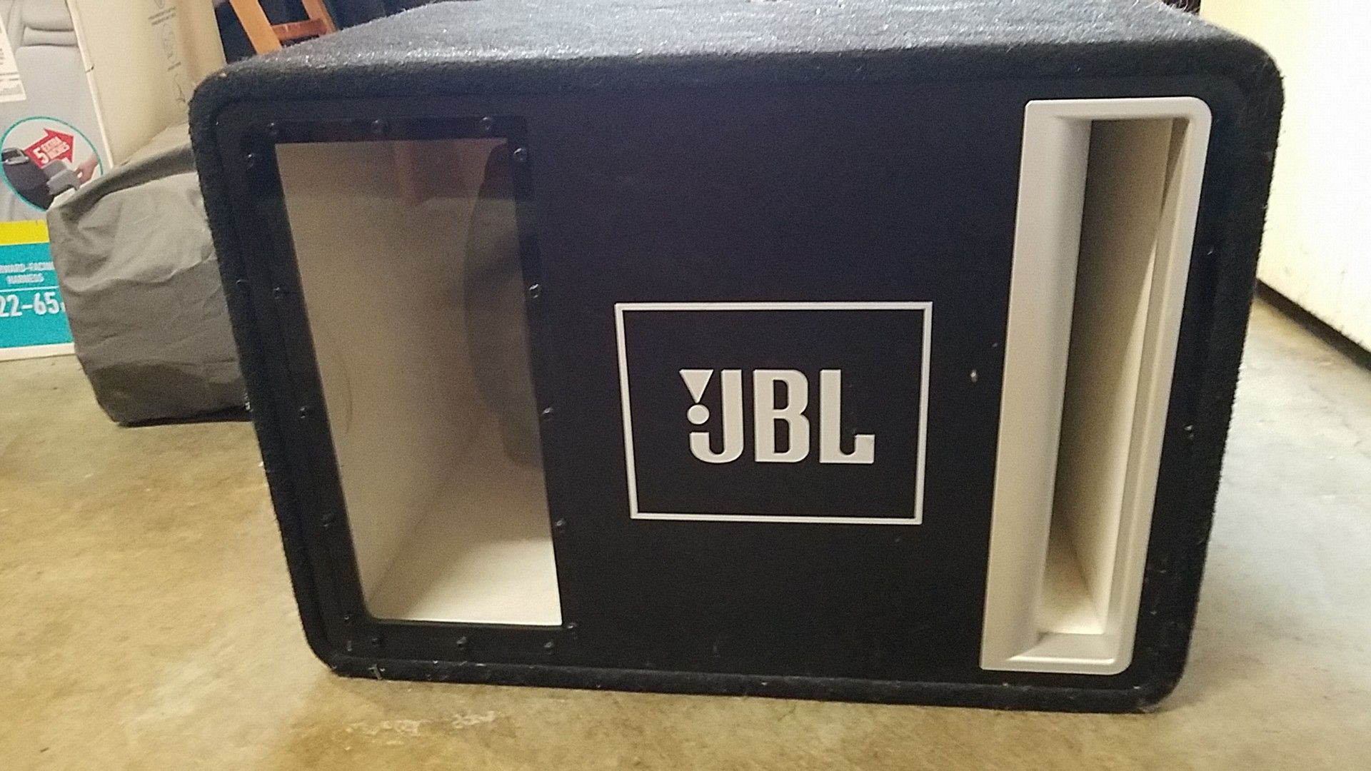 Box and built in Subwoofer 10"