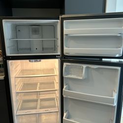 GE ENERGY STAR 15.5 CU. FT. TOP-FREEZER REFRIGERATOR  