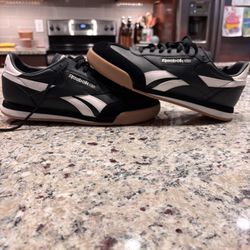 Men’s Reebok Sz 9