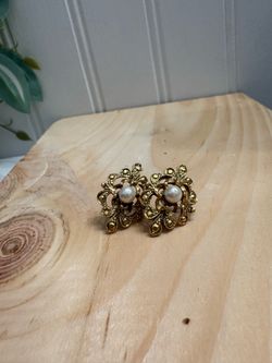 Vintage gold & pearl earrings