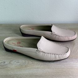 MARC JOSEPH NEW YORK Womens Beige Moc Toe Rose Toe Slip On Leather Mules US 7,5