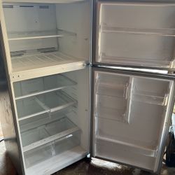 Insignia Refrigerator 500$ OBO