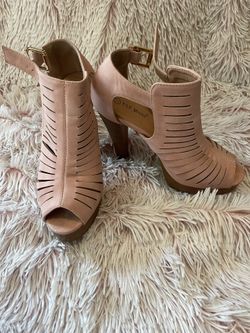 Top Moda Peach High Heels Size 5 1/2