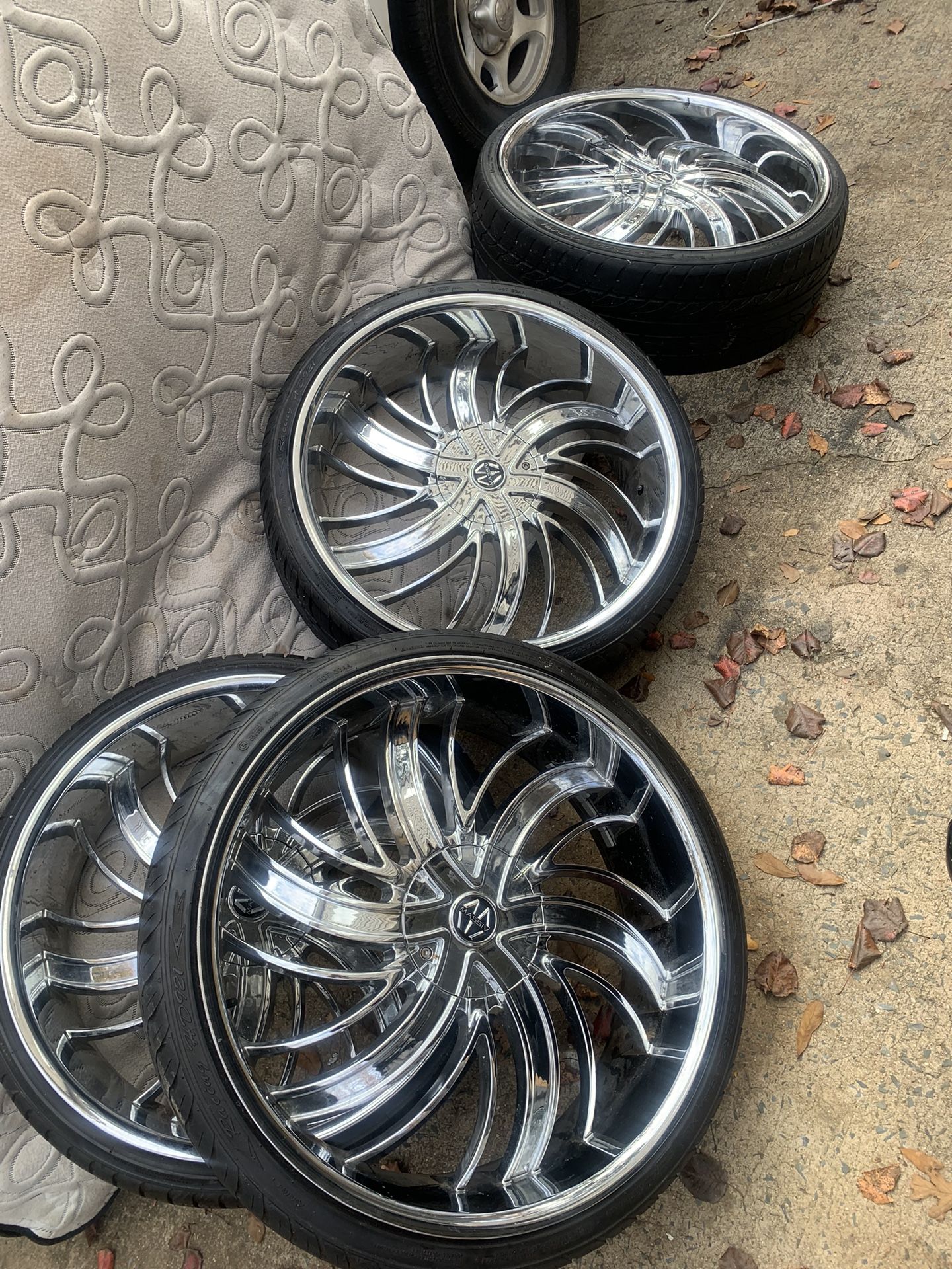 4 Rims Chrome 24”  Massive With Tires