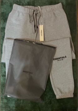 essential sweats cuffed