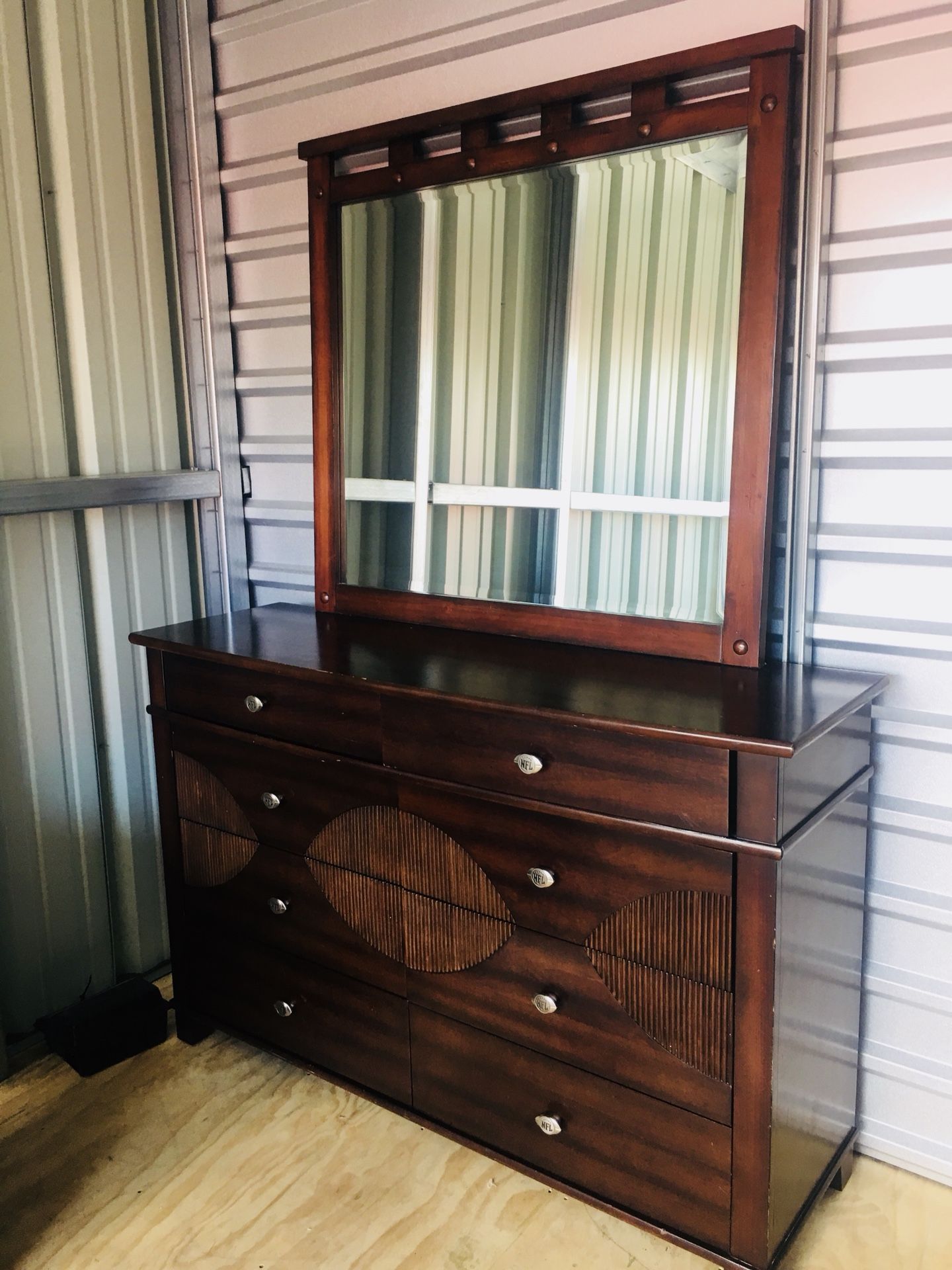 NFL bedroom set/ Rooms to Go