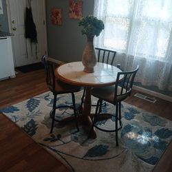 Dinette Table and 3 Chairs In Great Condition 