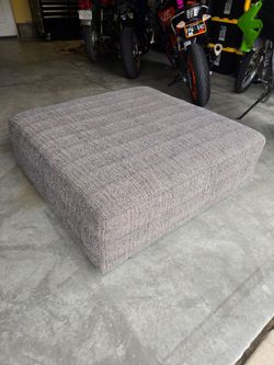 Ava Pepper Cocktail Ottoman
