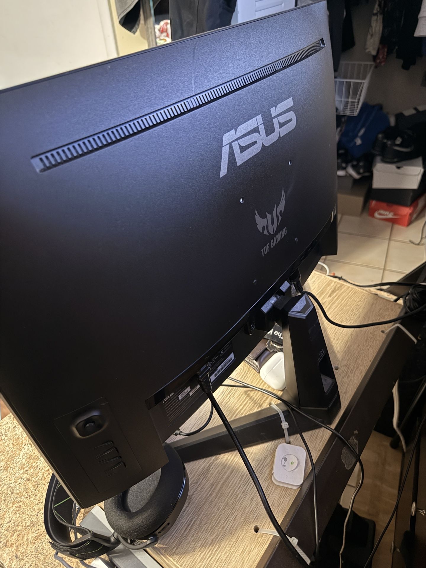 27” curved monitor 165hz