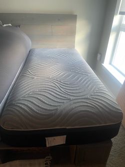 Sealy Twin XL hybrid mattress