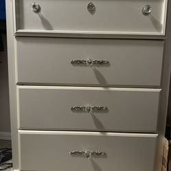 4 Drawer Dresser 