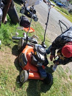 Husqvarna hu700 lawnmower