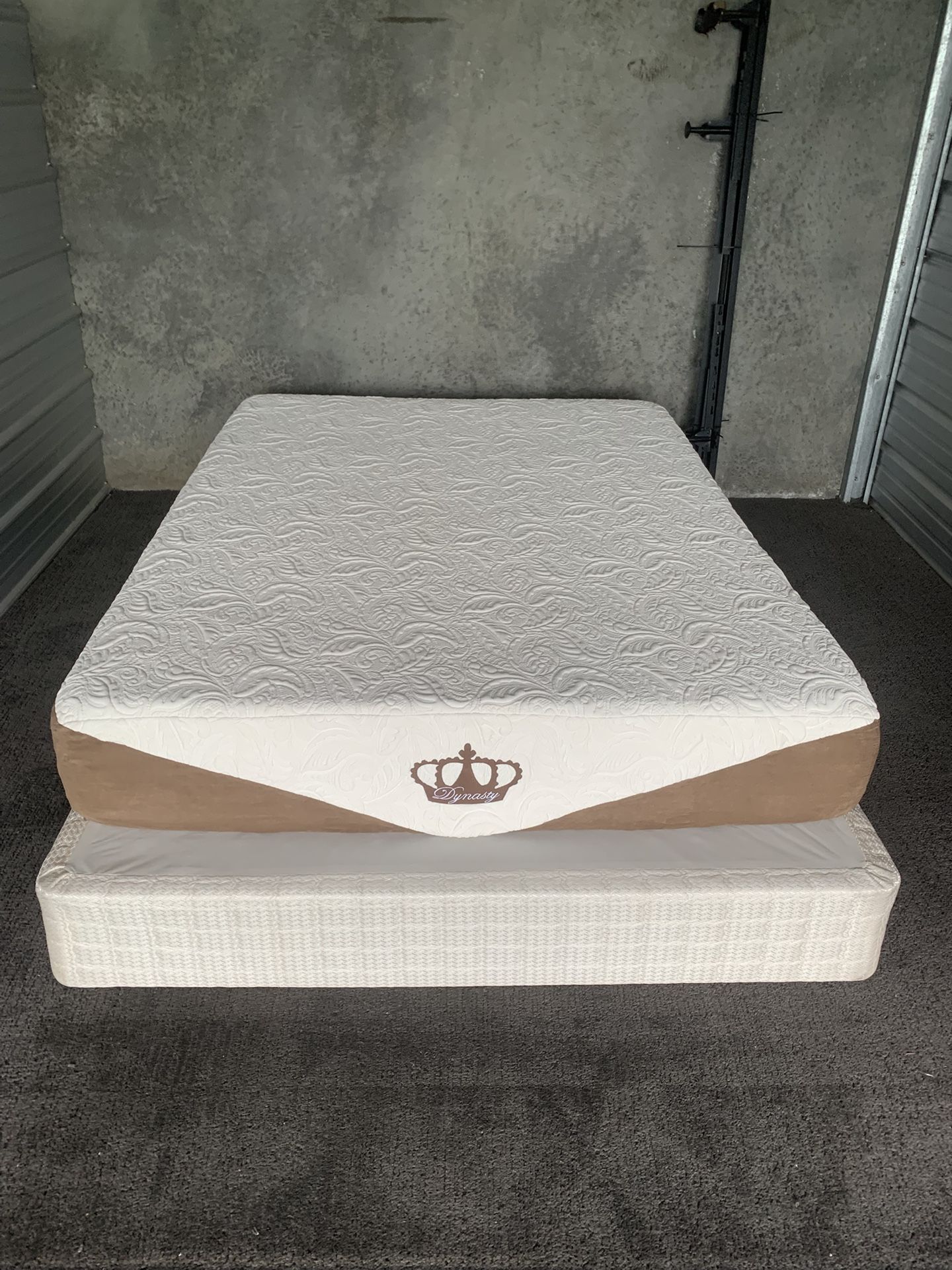 Queen Size Queen Bed & Metal Frame.