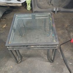 End Table Good Condition $15 