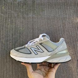 New Balance 990v5 Sneakers in Grey