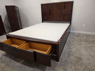 Like New Rustic Chestnut Queen Size Platform Bed Frame with 2 Drawers