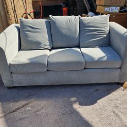 COUCH FOR SALE, PET FREE 