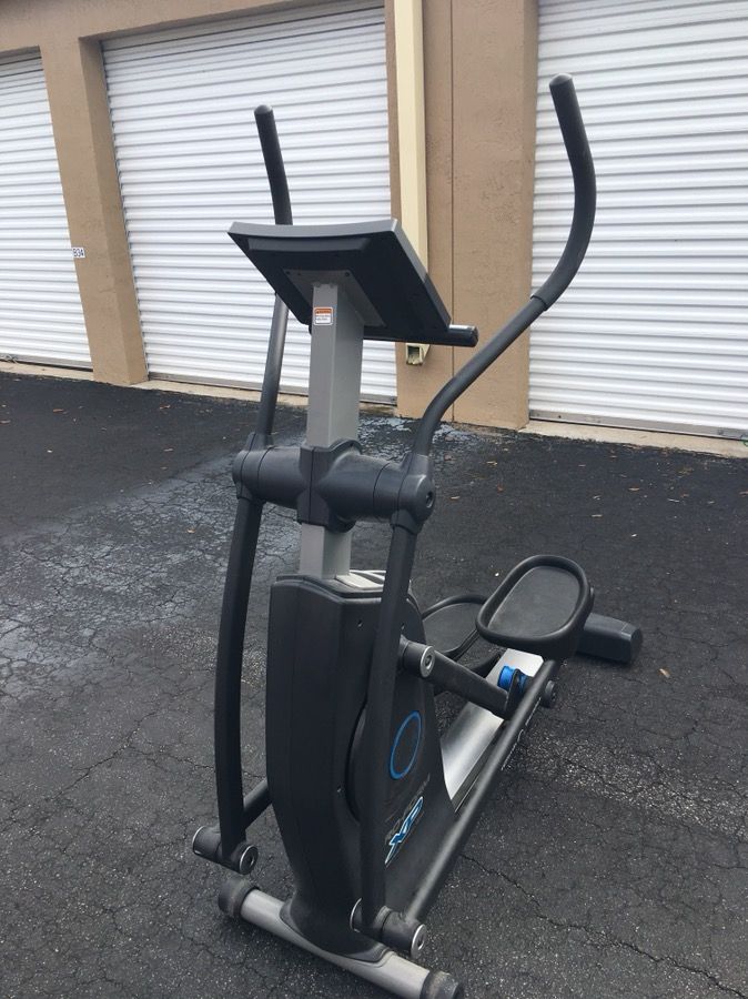Pro form XP 600 Stride Climber Elliptical. Great workout machine