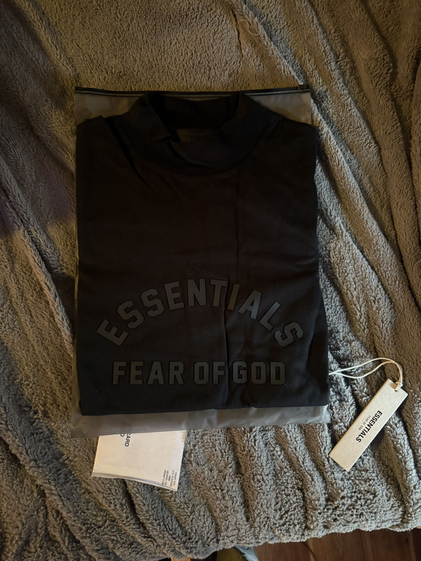 Essentials Tee 🔥
