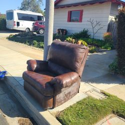 Free   Rocking Recliner 