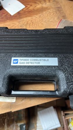 Gas detector, combustible