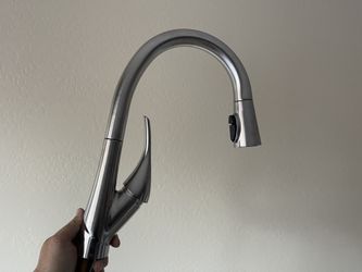 Delta Single Handle Pull-Down Kitchen Faucet with Touch2O® and ShieldSpray® Technologies in Arctic Stainless