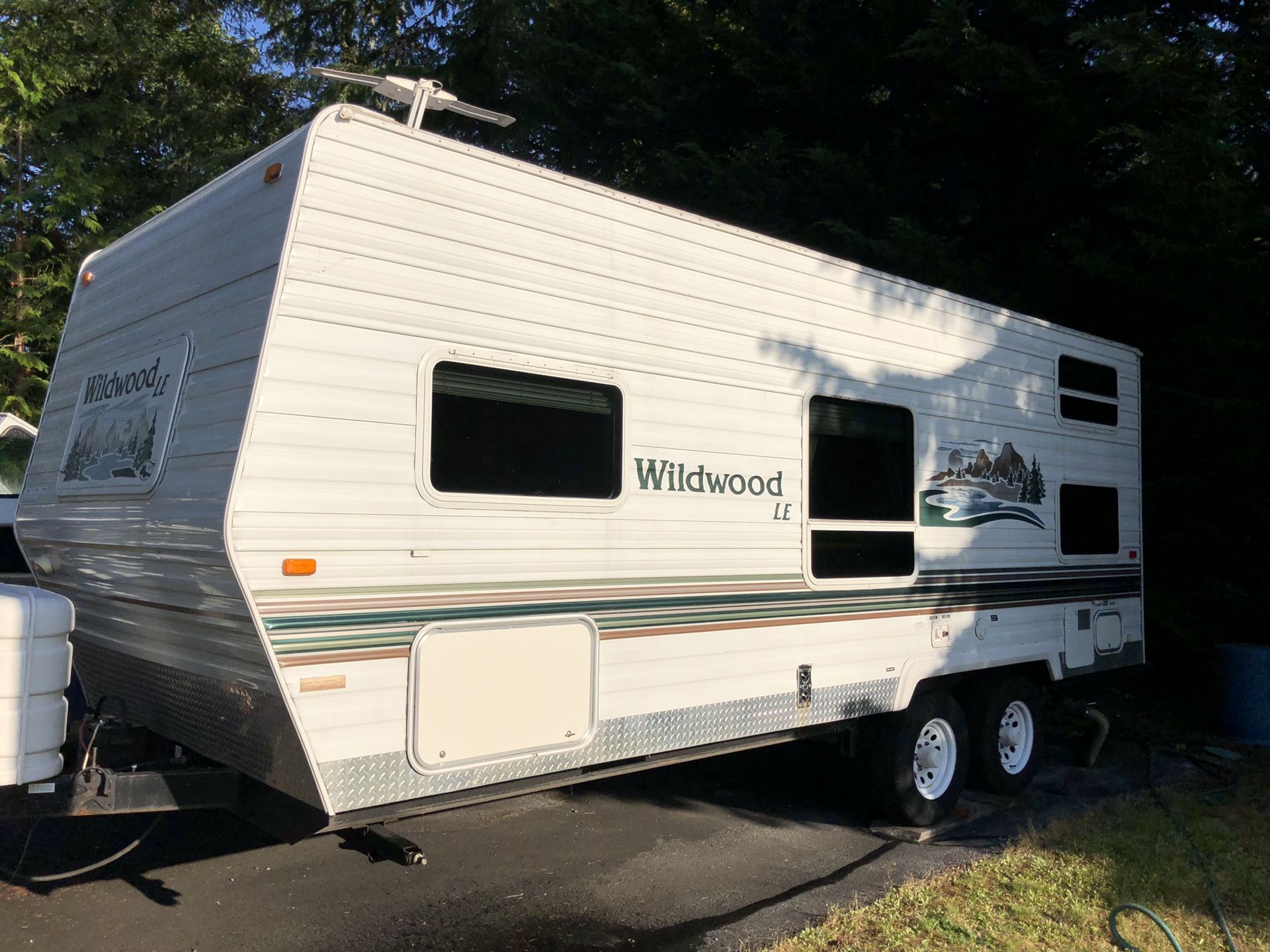 2004 Wildwood by Forest River LE T23 Northwest package