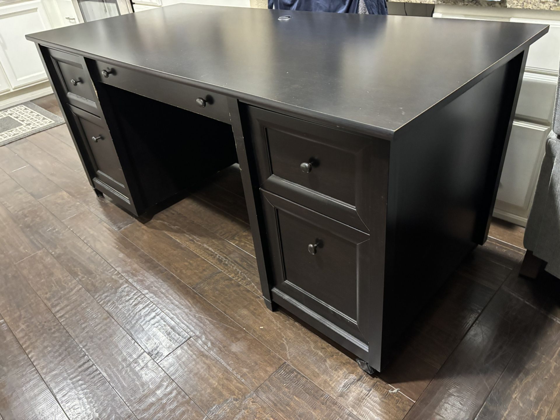 Large Desk Dark Brown **LOOK** Nice desk
