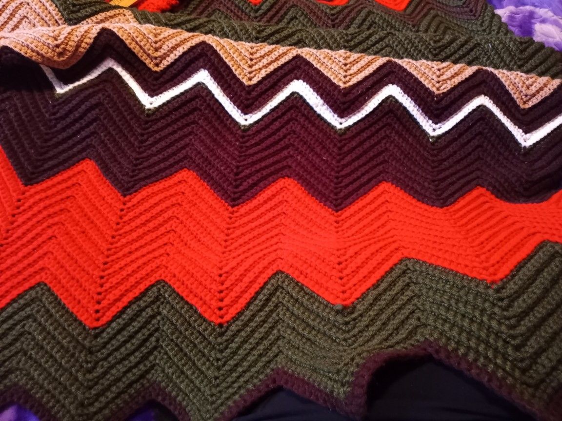 Handmade Granny Knit Zig Zag Blanket Throw 66"×40" Green Beige Red