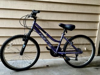 Huffy Rock Creek Mountain Bike Purple