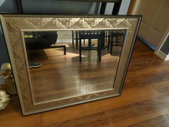 mirror w frame 29.5 x 35
